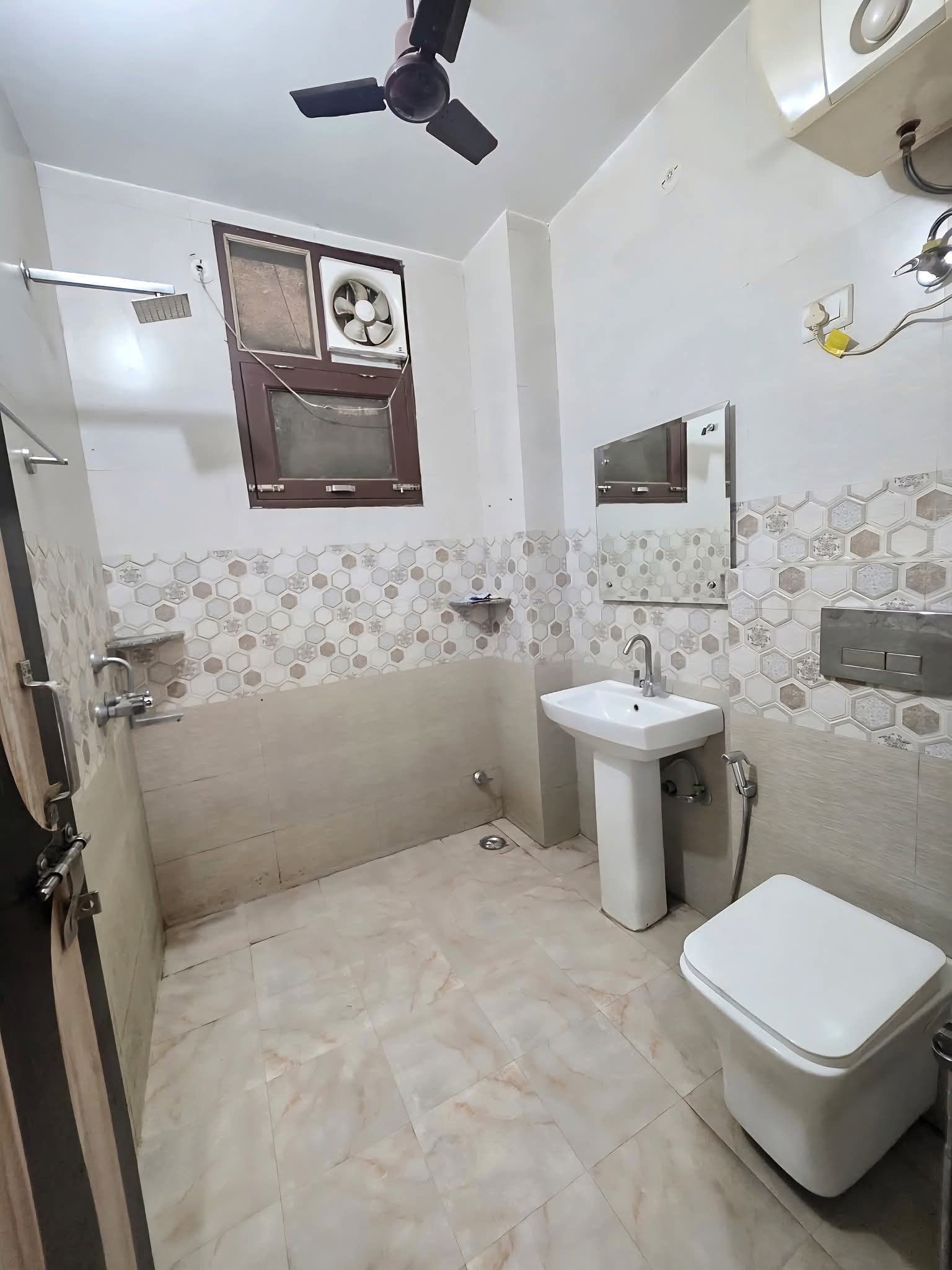1 bhk fully furnished in sector 51 7y